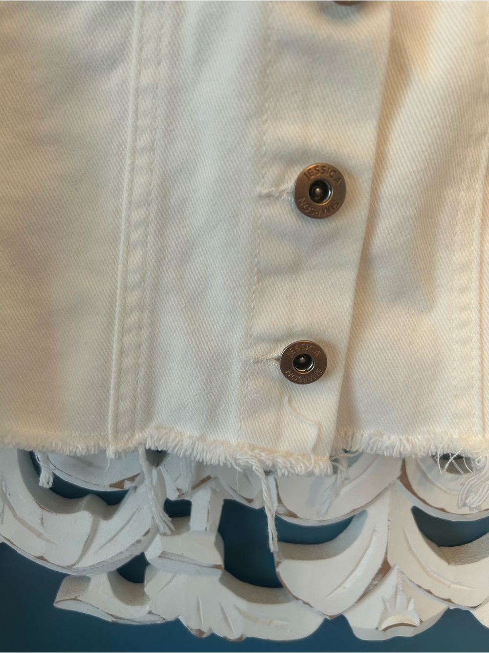 NWT Jessica Simpson White Embroidered Cropped Denim Jacket - Picture 4 of 6